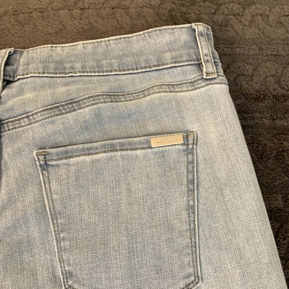 White House Black Market Light Wash Everyday Soft Girlfriend Ankle Jeans Size 6L - Picture 10 of 13